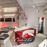 Biciclo' Rosso Apartamento