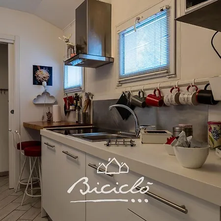 Biciclo' Rosso アパート